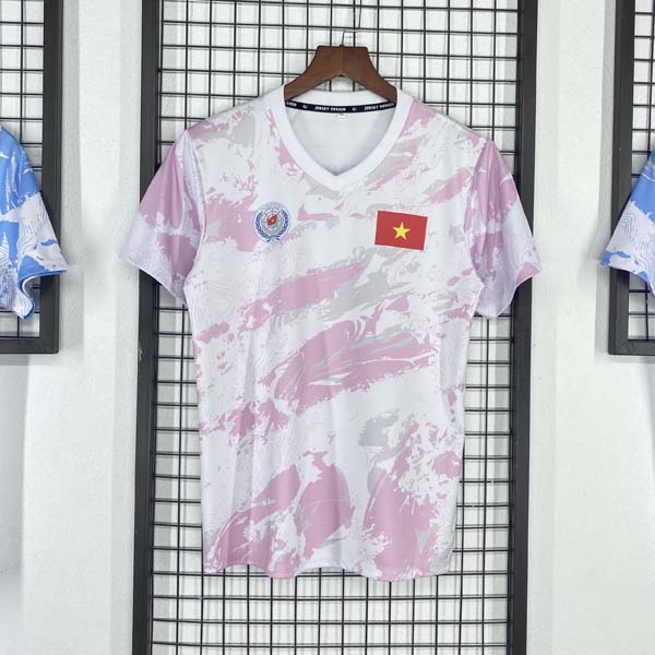Áo đấu đội tuyển Việt Nam màu trắng phối hồng